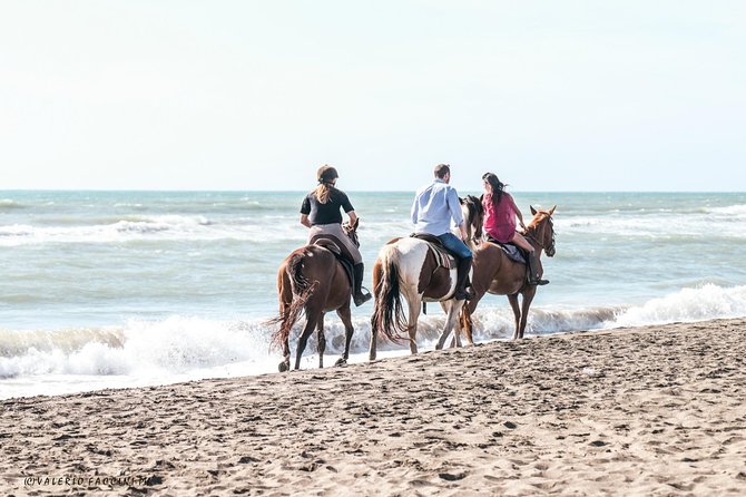 Rome: Horseback Riding on the Beach with aperitif - Back at the ranch: your aperitif-style wine and snack