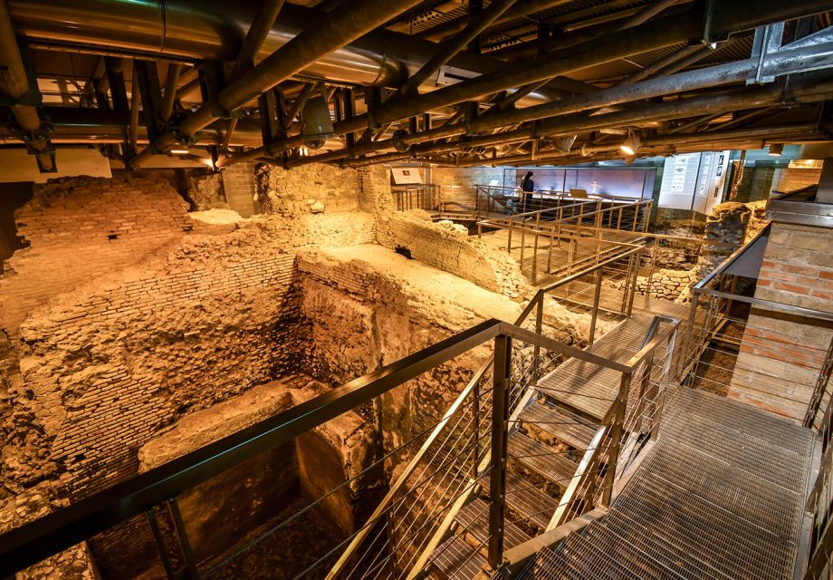 Rome: Immersive Underground and Piazzas Tour - Stadium of Domitian: the athletic arena hiding under the street