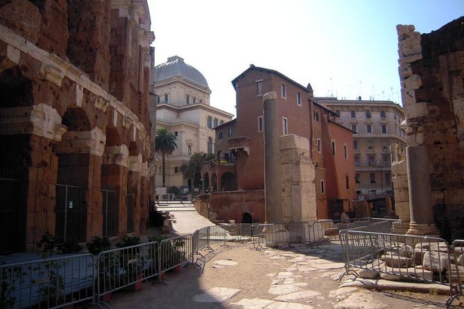 Rome: Jewish Ghetto and the Great Synagogue Private Walking Tour - Stop 1: Il Portico di Ottavia and Piazza delle Cinque Scole