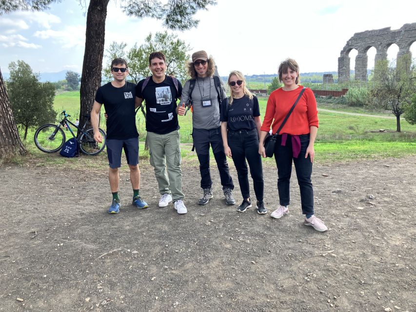 Rome: Mini hike to the ancient Parco degli Acquedotti - The local café stop: break time that doesn’t break the vibe