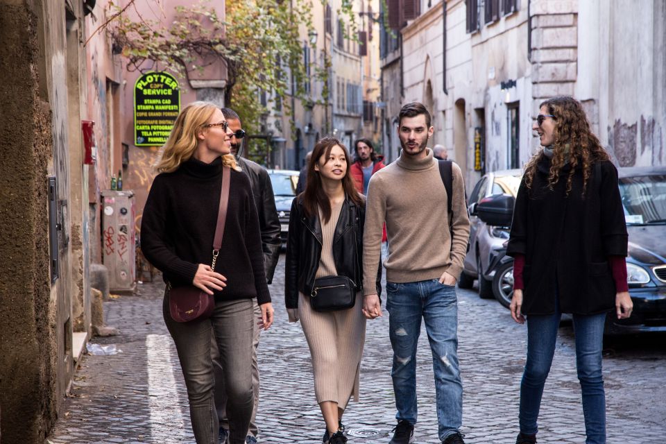 Rome: Monti Neighborhood Lunch or Dinner Food Tour - Where the walk starts: Via dei Serpenti to Monti’s first bar