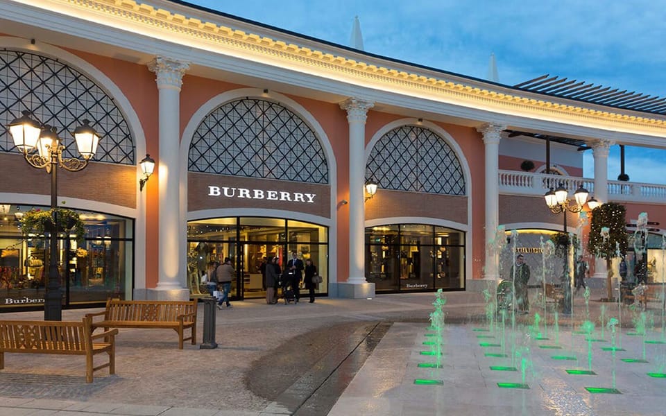 Rome: Nemi, Gandolfo & Castel Romano Photo and Shopping Tour - Castel Romano Designer Outlet: where you can shop without the museum squeeze