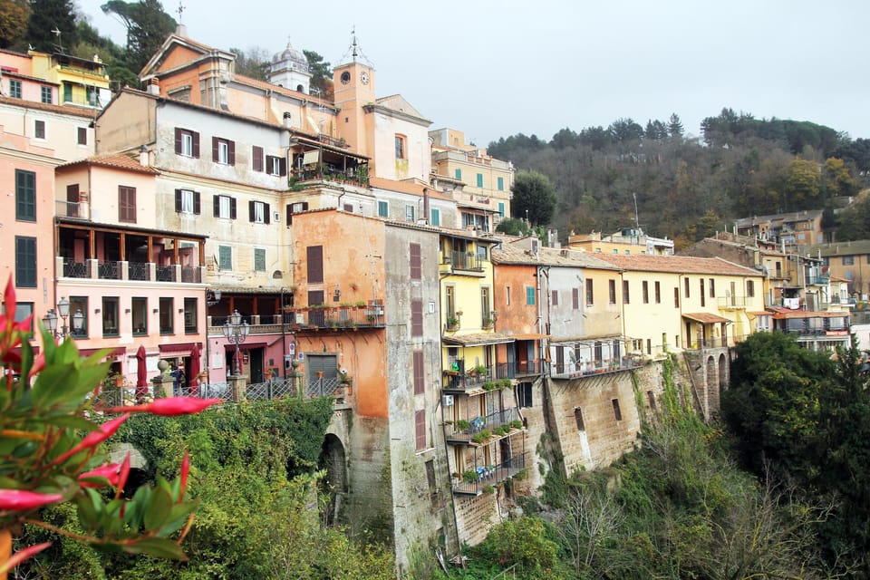 Rome: Nemi, Gandolfo & Castel Romano Photo and Shopping Tour - Nemi: the hill town stop with mountain-fruit tiramisu