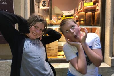 Rome Night Tour for Kids & Families With Gelato Pizza & Must-See Sites Lit Up - Food included: pizza, gelato, water, and soda (and what it means for your budget)