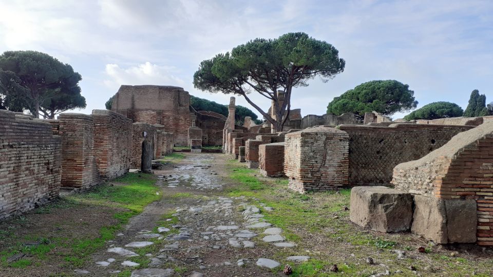 Rome: Ostia Antica Private Guided Tour - Walking the Decumanus Maximus: Streets, Shops, and City Logic