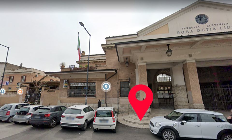 Rome: Ostiense Graffiti and Modern Street Art Walking Tour - Starting at Piramide: The Pyramid of Cestius