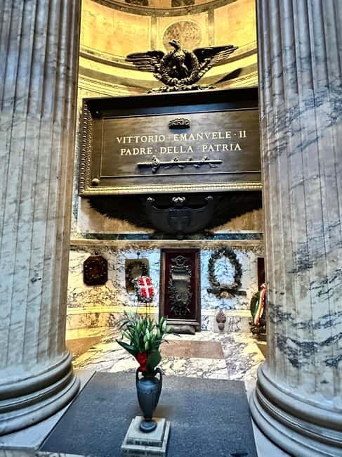Rome: Pantheon Guided Tour with Reserved Entry Ticket - Altars, marble floors, and the tomb area: why the guide’s context matters