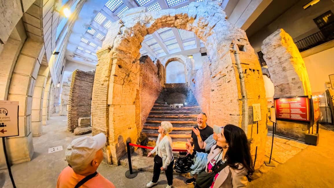 Rome: Pantheon neighborhood tour & Underground Piazza Navona - The big payoff: Piazza Navona above, Domitian’s stadium below