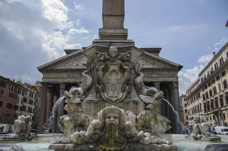 Rome: Pantheon Small Group Tour with Skip-The-Line Entry - Tombs, interiors, and the Catholic heart of the building