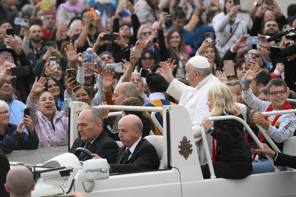 Rome: Papal Audience Experience - Papal Audience Atmosphere: Why a Guided Group Helps Here
