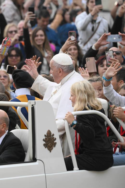 Rome: Papal Audience Experience - The Audience Itself: The Pope Up Close, Hymns, Prayers, and Greetings