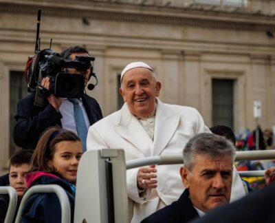 Rome: Papal Audience Tour With Reserved Access - Security Checks and Headsets: How the Line Becomes a Plan