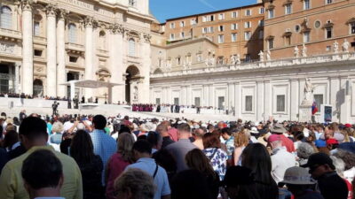 Rome: Papal Audience with Pope Leo IV - From Tours About Office to Vatican Entry: Getting Bearings Fast