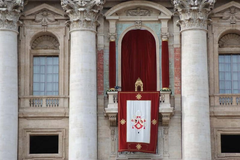 Rome: Papal Audience with Pope Leo XIV & Expert Guide - The waiting time: expert stories, headsets, and the day’s rhythm