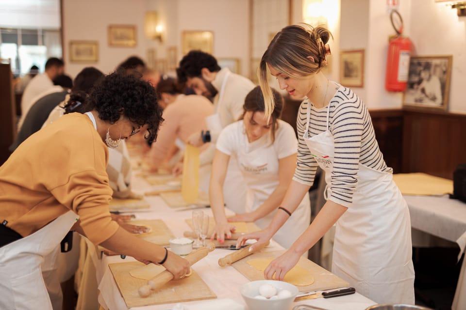 Rome: Pasta and Tiramisu Cooking Class in Piazza Navona - Why Piazza Navona works so well for cooking