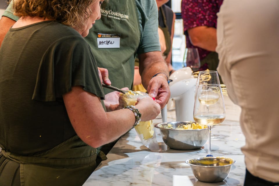 Rome: Pasta, Ravioli & Tiramisu Cooking Class by Colosseum - Practical tips for a smooth evening (clothes, timing, weather)