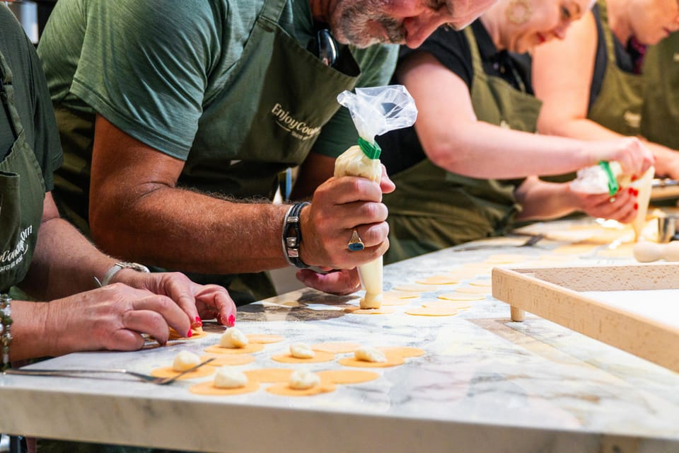 Rome: Pasta, Ravioli & Tiramisu Cooking Class by Colosseum - The wine-and-snacks table moment (and how to handle it)