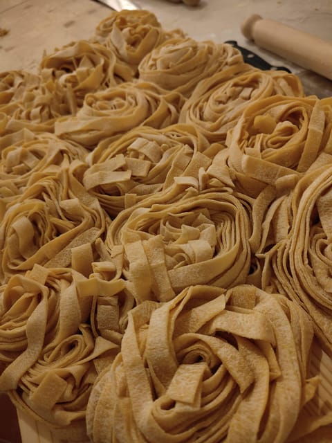 Rome: Pasta & Tiramisu Cooking Class near the Spanish Steps - Choosing your sauce: tomato & basil, pesto, or Alfredo