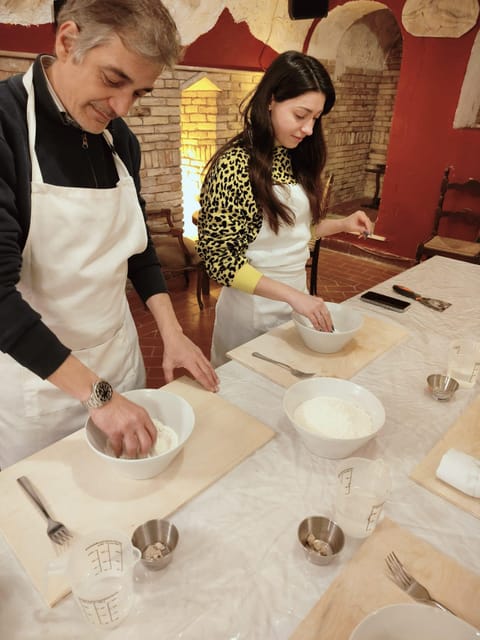 Rome: Pasta & Tiramisu Cooking Class near the Spanish Steps - What this class feels like as a group experience
