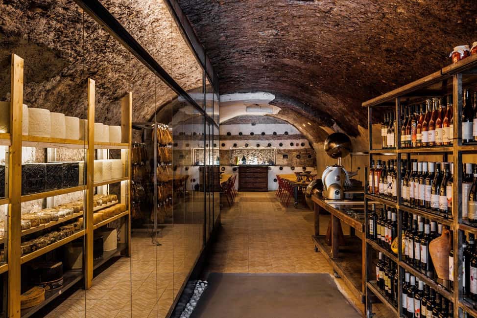 Rome: Pedal and Taste the Top 5 Tastings with e-Bike Tour - Stop-by-stop: from Lungotevere to Castel Sant’Angelo and the big squares