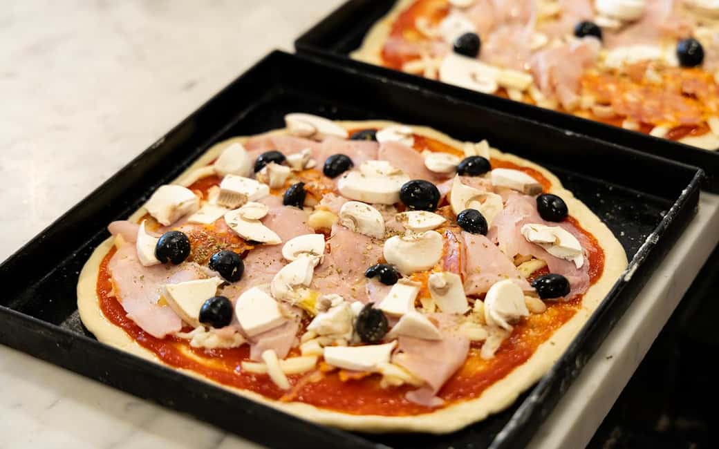 Rome: Pizza & Tiramisu Making Class with Wine & Limoncello - Pizza Lesson in Rome: From Dough Stretching to Crisp Edges