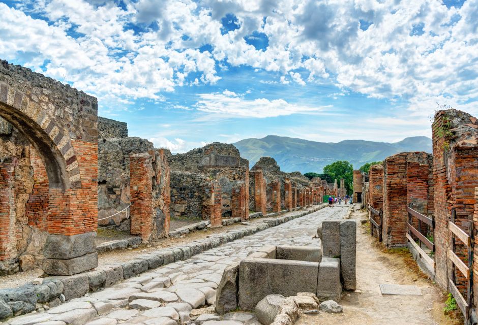 Rome: Pompeii and Naples Day Trip with Pompeii Entry Ticket - Comfort and pacing: what to expect on a long day