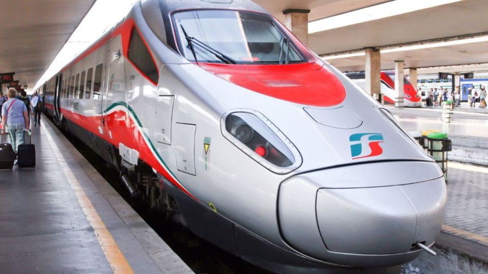 Rome: Pompeii Tour with Wine and Lunch by High Speed Train - Naples transfer and the air-conditioned ride to Pompeii