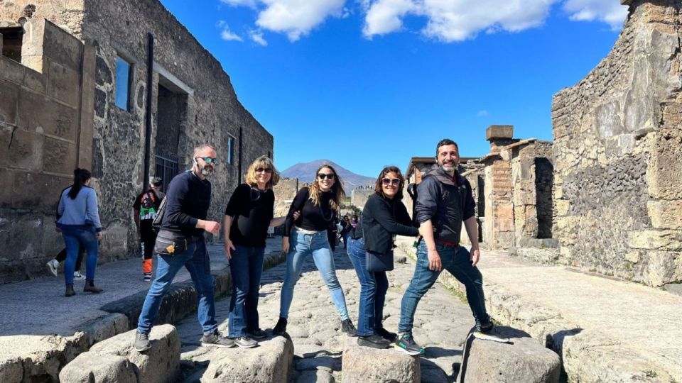 Rome: Pompeii Tour with Wine and Lunch by High Speed Train - Vineyard lunch near Vesuvius: a real break, not just food