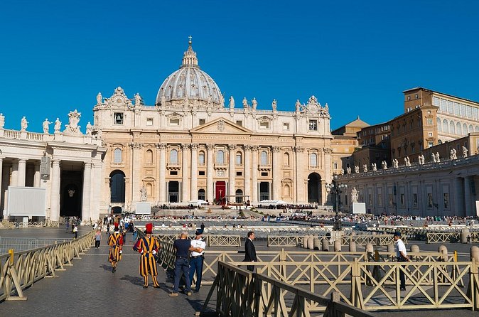 Rome: Pope Leo XVI Audience with Guided Entrance - St. Peter’s Square Vantage Point: Watching the Homily With Help