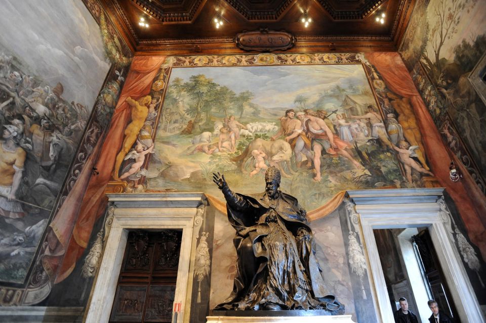 Rome: Private Capitoline Museums Tour - Marcus Aurelius Exedra: Where the Bronze Becomes a Scene