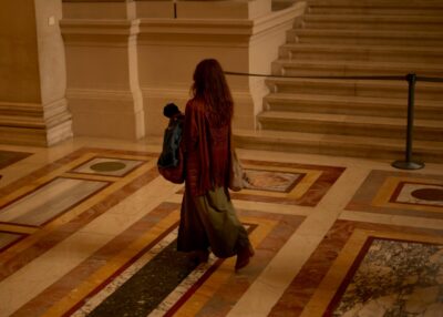 Rome: Private Couple Photoshoot with Candid & Romantic Times - Iconic landmarks and quiet streets: what to watch for