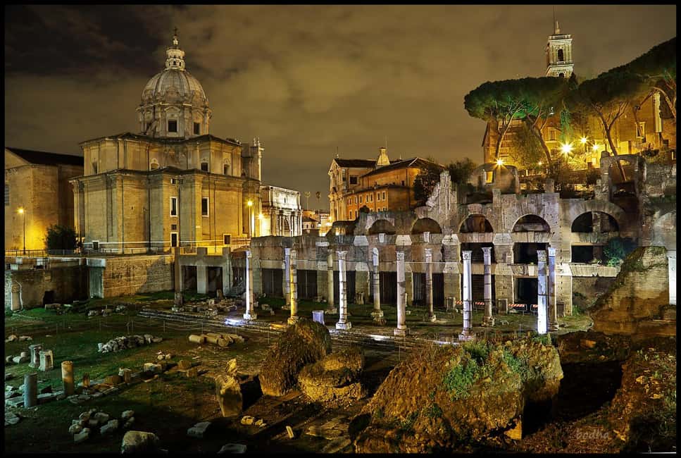 Rome: Private Night Tour by Chauffeur-Driven Vehicle - Pantheon area: a classic stop with a good sense of orientation