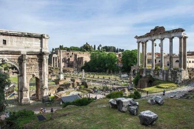 Rome, Private Photography Guided Tour - Capture Iconic Sights - Stop 1: Foro Romano sights, Tiber Island views, and the Colosseum angle