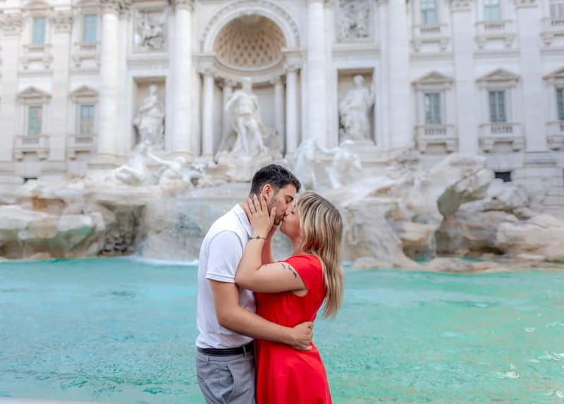 Rome: Private Photoshoot at the Trevi Fountain - Meeting at McDonald’s: starting easy, finding your photographer fast
