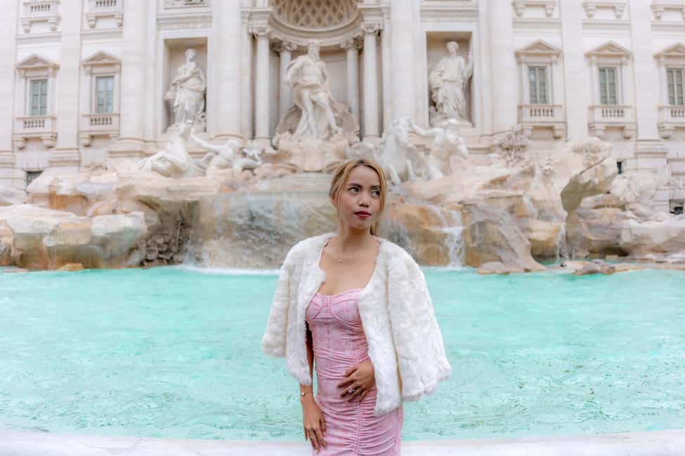 Rome: Private Photoshoot at the Trevi Fountain - Posing help and composition: why your photos look like you planned them