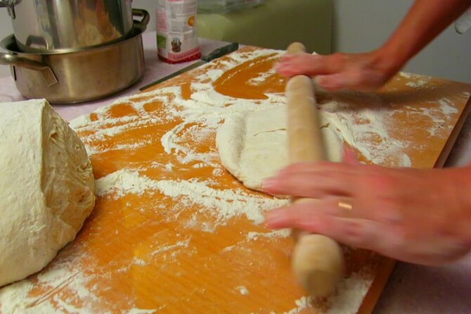 Rome: Private Pizza Making Home cooking class with a local - Key things to know before you go