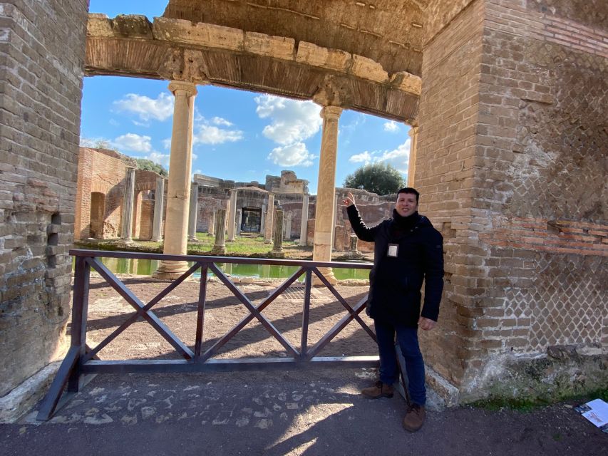Rome: Private Tour of Hadrian's Villa with Archaeologist - Annular corridor and Tablinum: where the emperor met people