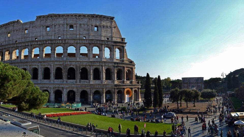 Rome: Private Tour of the Colosseum,Roman Forum and Palatine - Group setup, languages, and pacing