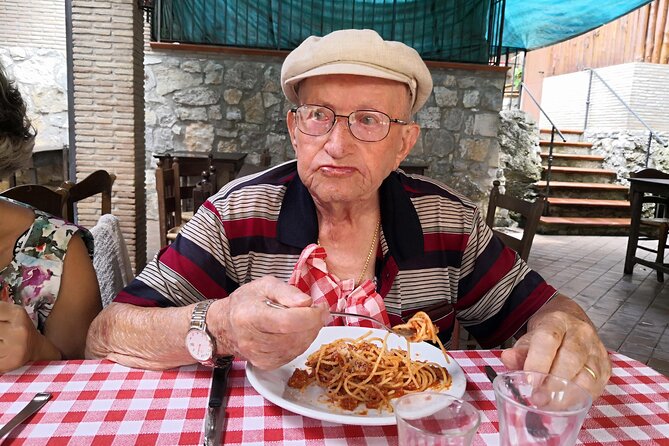 Rome Private Wine & Food Tour Trastevere, Ghetto, Campo de Fiori - Ancient pizza and Roman bread culture: Ruggeri and Roscioli