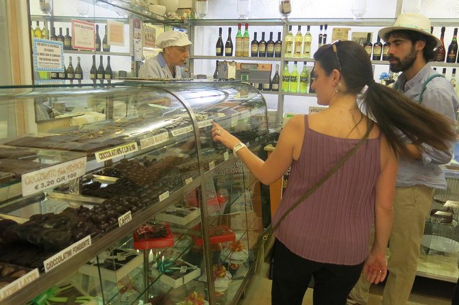 Rome: Rione Parione Private Walking Food Tour - Roman pizza next door: thin crust, fast service, real local order