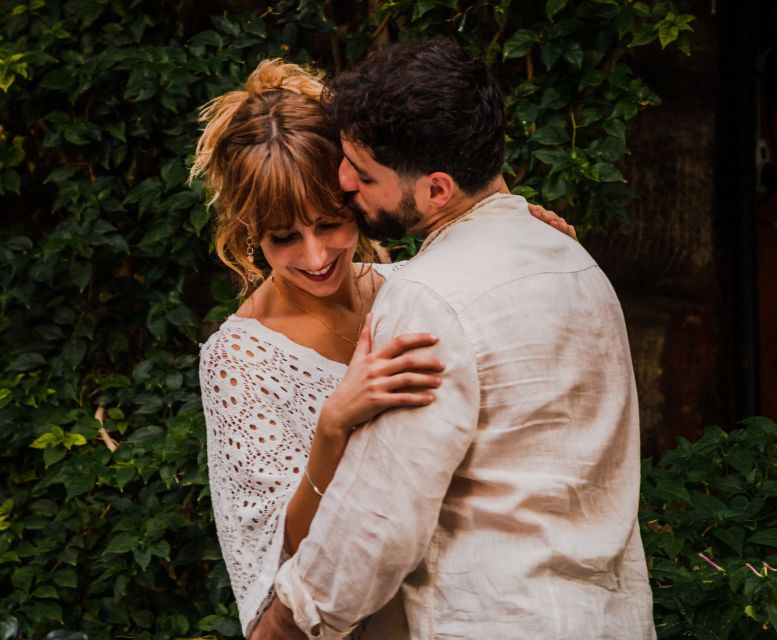 Rome: Romantic Photoshoot for Couples - Photographer Direction: The Real Secret to Looking Natural