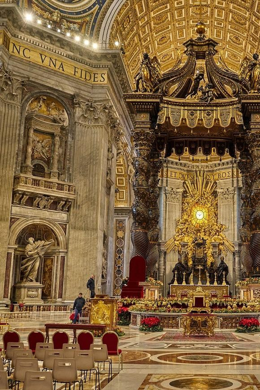 Rome: Saint Peter's Basilica Tour - Getting Into Vatican City: a quick photo stop that sets the tone