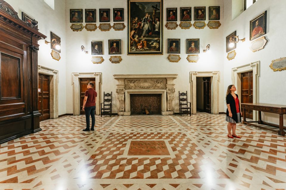 Rome: Santa Maria Maggiore Basilica Guided Tour - The altar area and Sacra Culla: the tradition underfoot