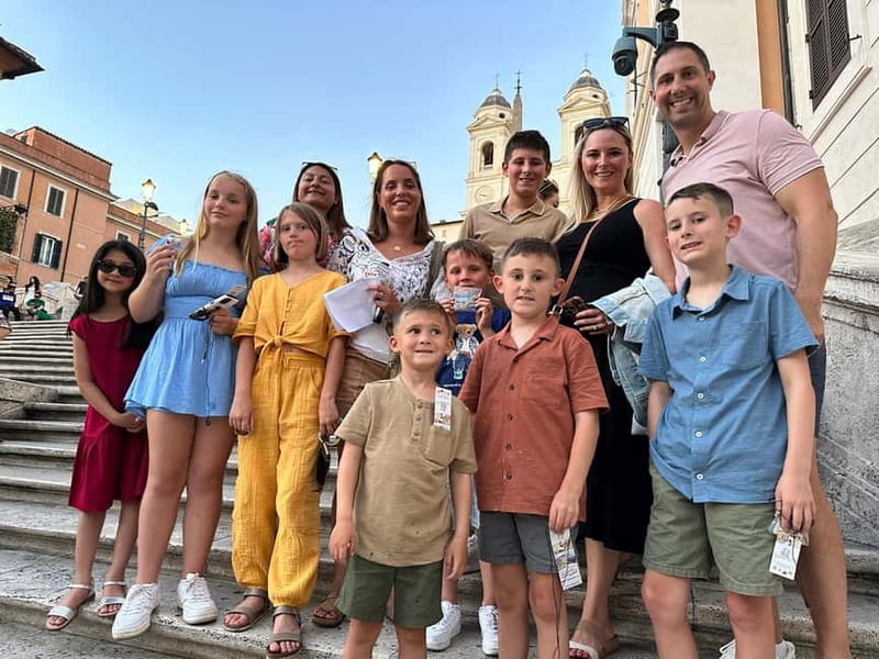 Rome: Scavenger Hunt For Kids with Prizes around City Center - Pantheon puzzles: columns, architecture, and 2,000-year-old context