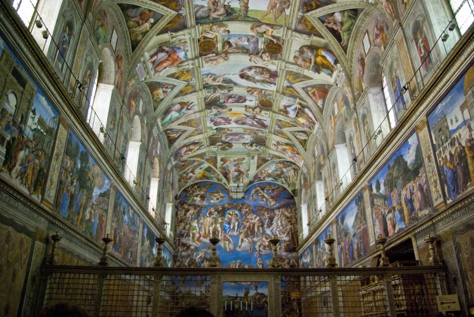 Rome: Sistine Chapel Early Morning Access - Saint Peter’s Square Photo Stop: A Tiny Pause in the Middle of Big Art
