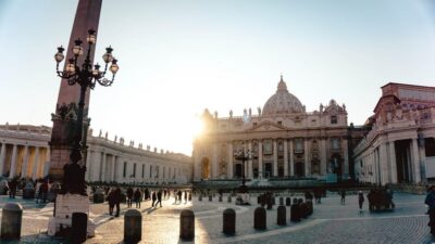 Rome: St. Peter’s Basilica Hosted Access with Audio Guide - Meeting point: Via Santamaura 13, and why you should arrive early