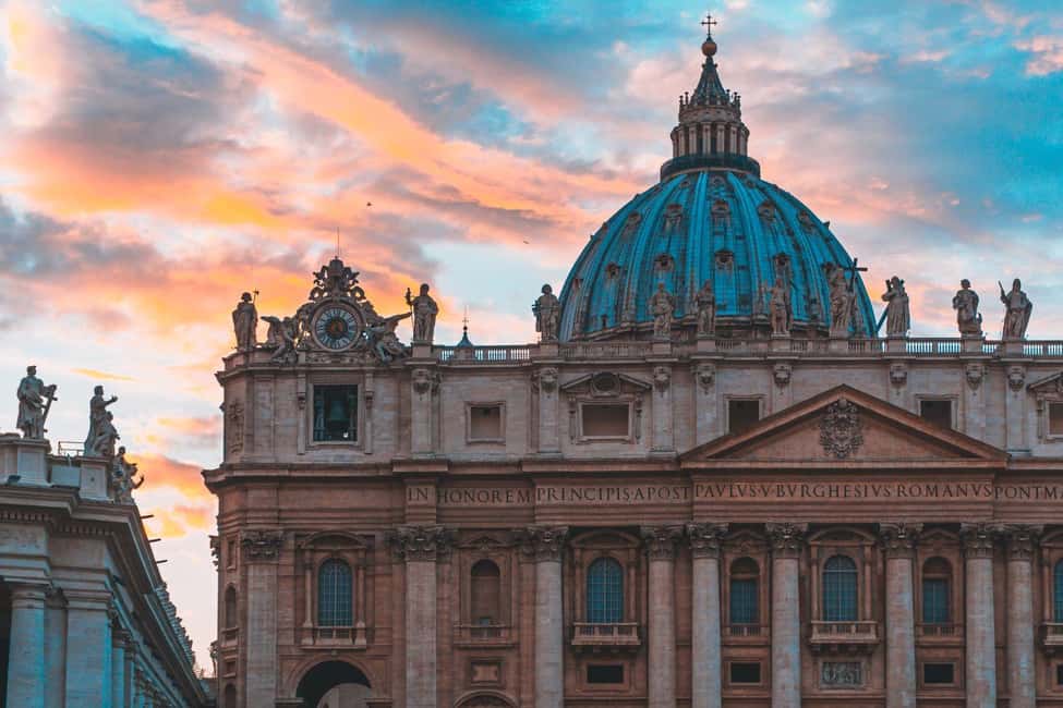 Rome: St. Peter’s Basilica Tour with Vatican Grottoes - St. Peter’s Square: your guide turns the square into a lesson