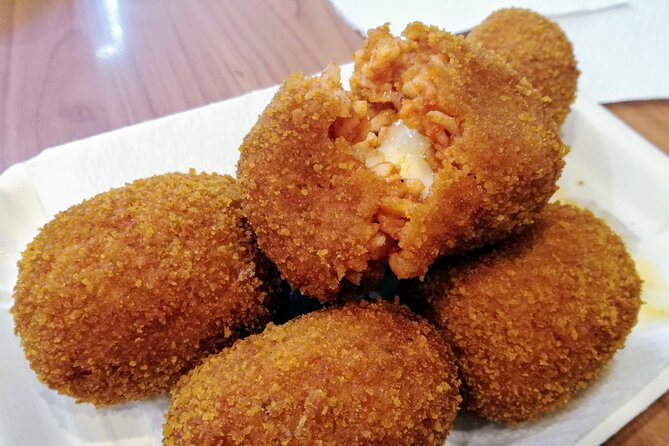 Rome Street Food Tour - History, Craft and Authentic Taste - Stop 1 at Largo dei Librari: skewers to start, stories to match
