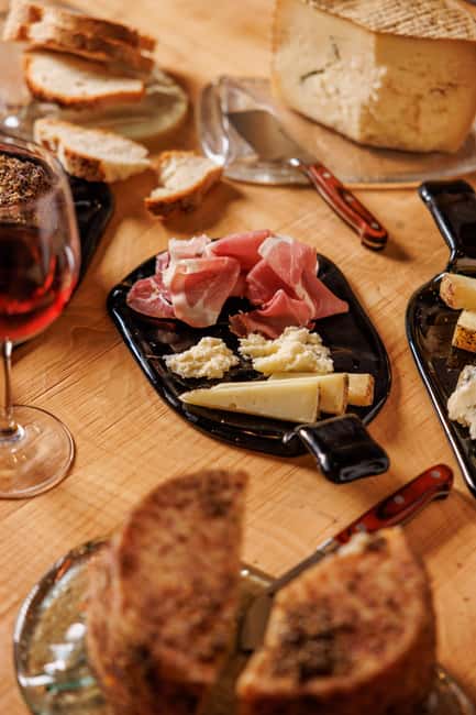 Rome: Taste in Testaccio gastronomic rarities in an aging cave - Why this cave tasting feels different in Rome