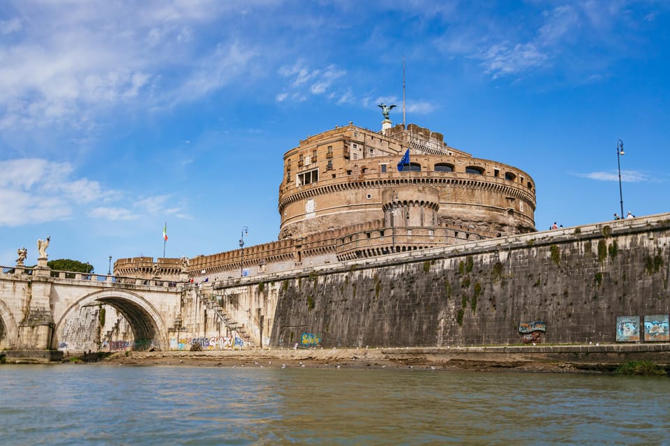 Rome: Tiber River Urban Rafting Tour with Roman Pizza - Finishing near the Palatine Bridge area, then Roman pizza time